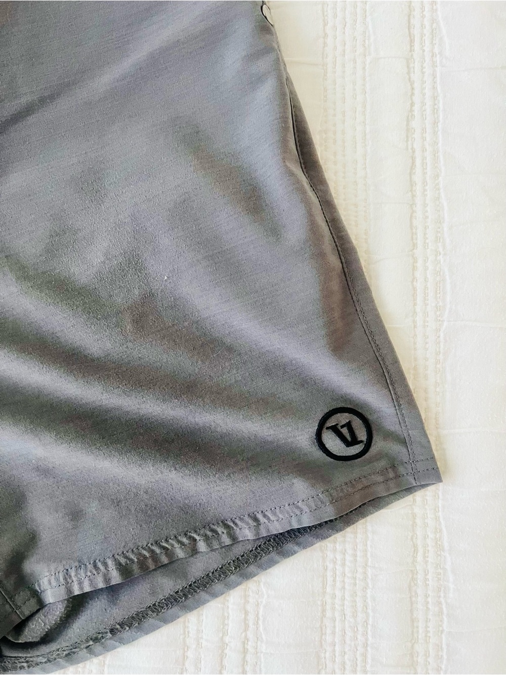 Men's Vuori Elevate Kore Short Lined 7"- Zinc - Picture 3 of 6